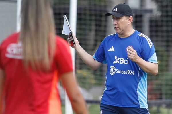 Luis Mena retoma los trabajos con La Roja: “Contentos con este inicio”