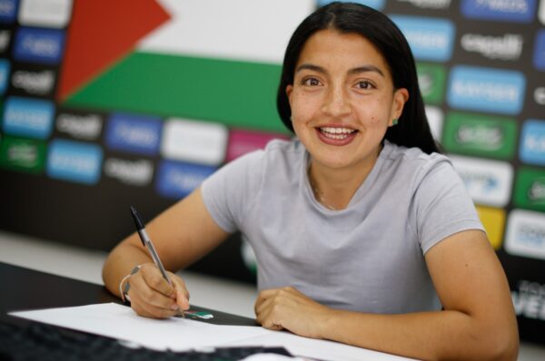 Alexia Gallardo continuará por todo 2026 en Palestino
