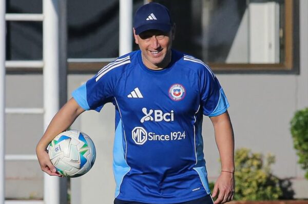 Luis Mena proyecta a La Roja: “Con todas las ganas de trabajar fuerte”