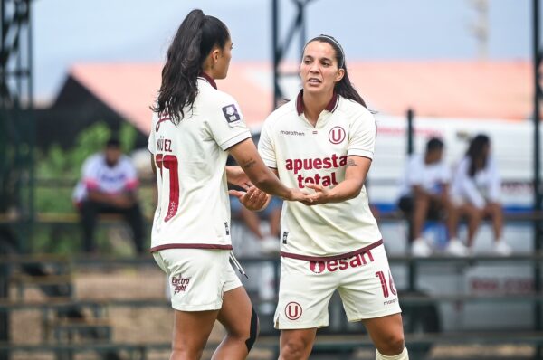 Karen Araya marca su primer gol con Universitario en Perú