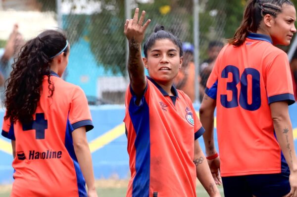 Javiera Roa firma un nuevo hat-trick con Municipal en Guatemala