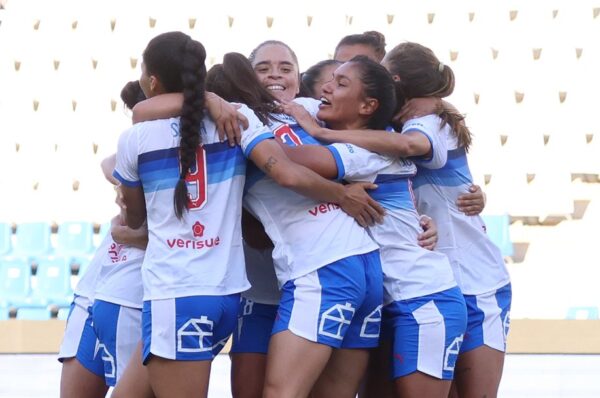 Universidad Católica vence a Unión Española en el estreno