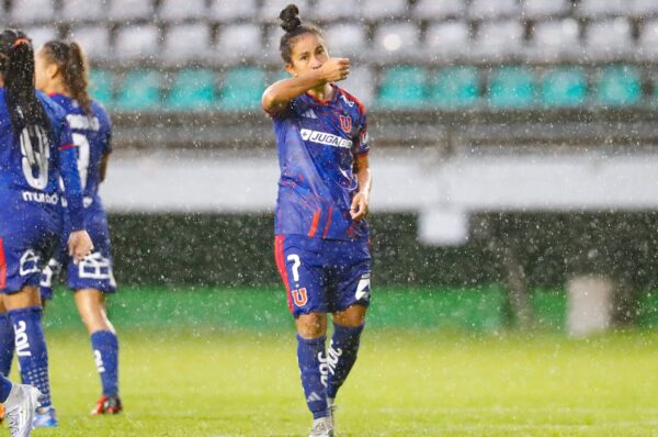 Universidad de Chile golea a Deportes Temuco bajo la lluvia
