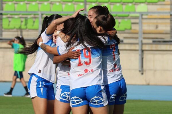 Universidad Católica supera a Santiago Wanderers en Valparaíso