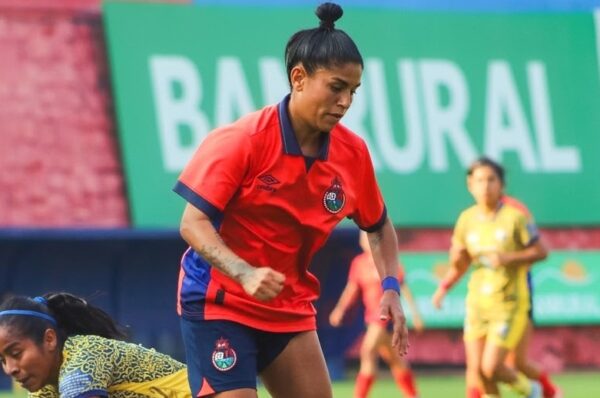 Javiera Roa marca un doblete en Municipal y rompe su sequía goleadora