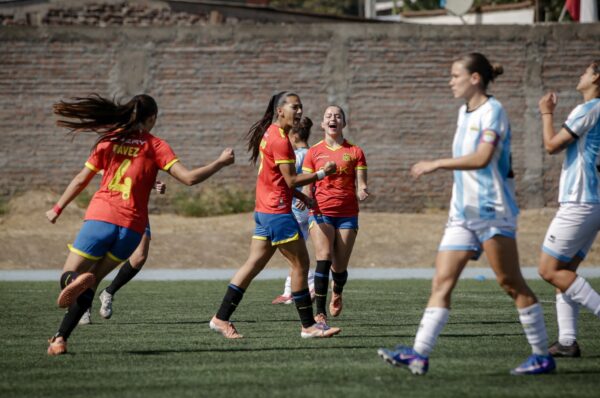 Unión Española supera en trabajado partido a Magallanes