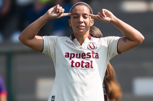 Karen Araya estira su racha de gol con Universitario
