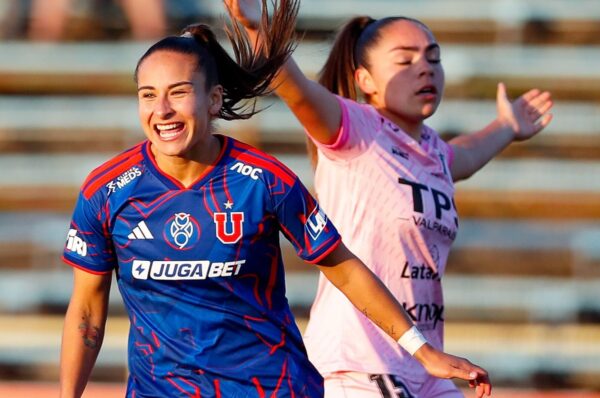 Universidad de Chile vence sin complicaciones a Santiago Wanderers