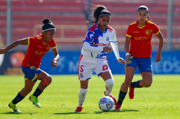 Unión Española y Universidad de Chile igualan en entretenido partido