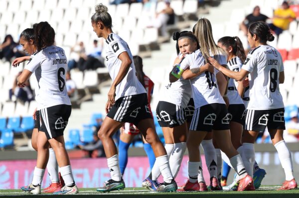 Colo-Colo sigue invicto tras vencer a Universidad Católica