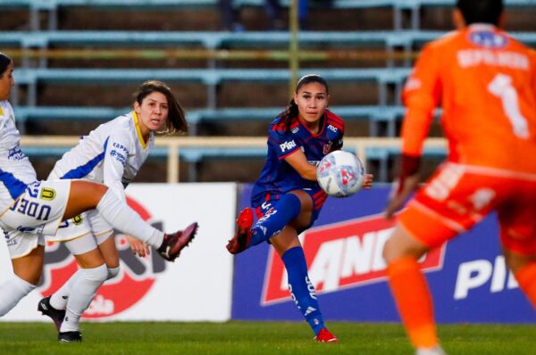 Universidad de Chile rescata sobre el final triunfo frente a la UdeC
