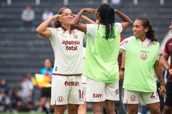 Karen Araya se luce con gol en el Clásico con Universitario