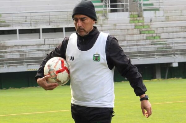 Marcelo Salas presiona a Esteban Valencia en Deportes Temuco: “Uno tiene que cumplir”
