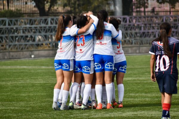 Universidad Católica vence sin miramientos a Deportes Recoleta