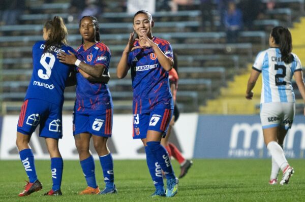 Universidad de Chile se impone frente a Magallanes para cerrar la jornada