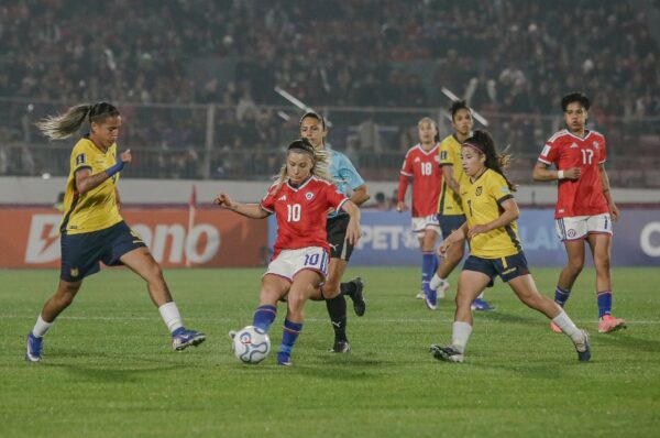 Ecuador supera a Chile y la deja sin chances de repechaje