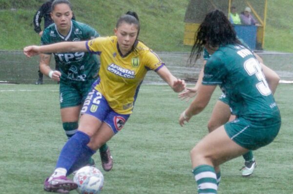 Santiago Wanderers supera a U de Concepción bajo la lluvia