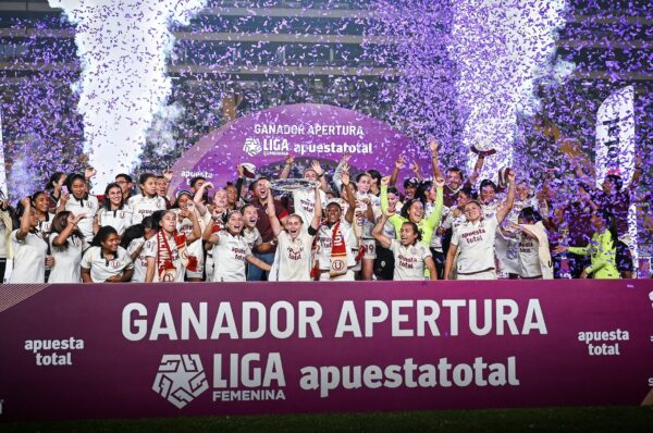 Universitario alza el título del torneo de Apertura 2026 en Perú
