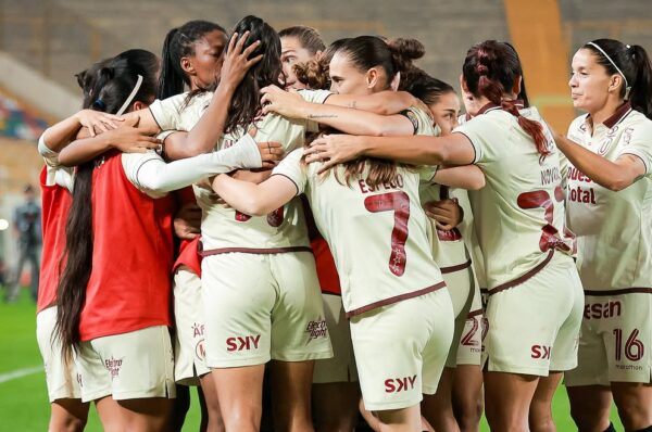 Universitario remonta ante Alianza Lima y es finalista en Perú