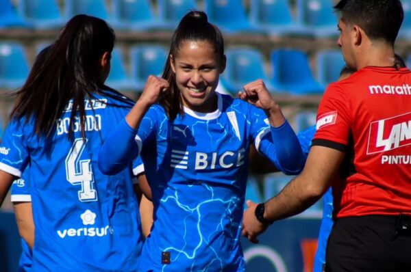 Universidad Católica estira su racha con goleada a Deportes Recoleta