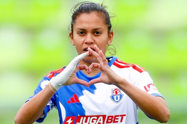 Universidad de Chile vence a Santiago Wanderers en partido pendiente