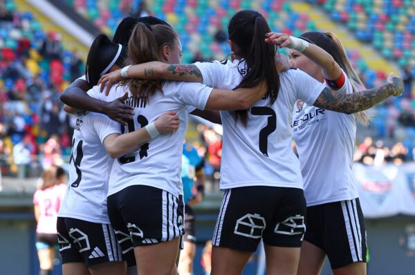 Colo-Colo arrasa con Magallanes en La Florida