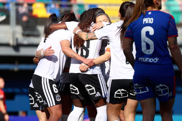 Colo-Colo pinta de blanco el Superclásico ante Universidad de Chile