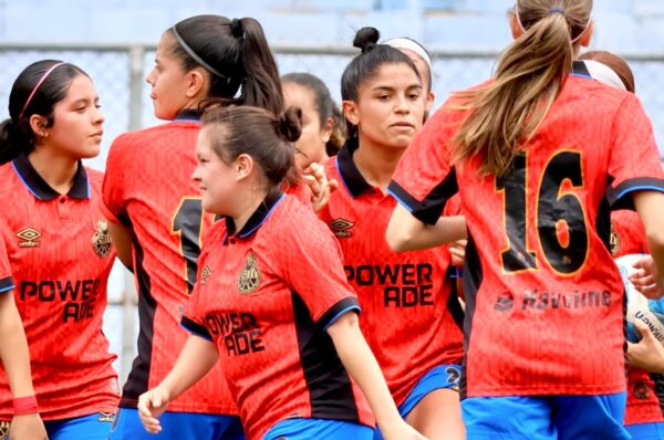 Javiera Roa firma un doblete en nueva goleada de Municipal en Guatemala