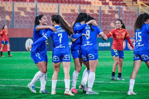 Universidad Católica vence con lo justo a Unión Española